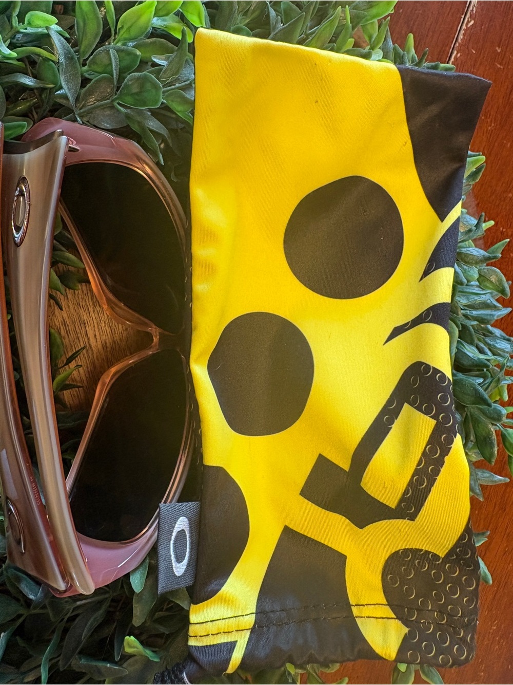 Oakley Riddle Brown Rose Tinted Shield Sunglasses Active Wear - Picture 4 of 5